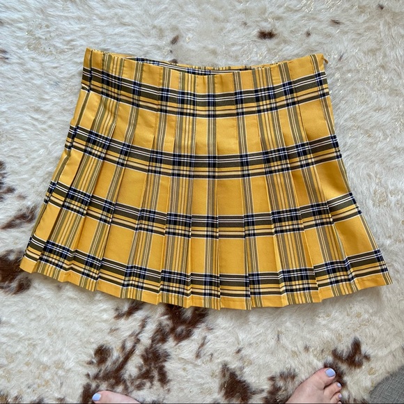 Pleated Plaid Mini Skirts - Picture 7 of 7